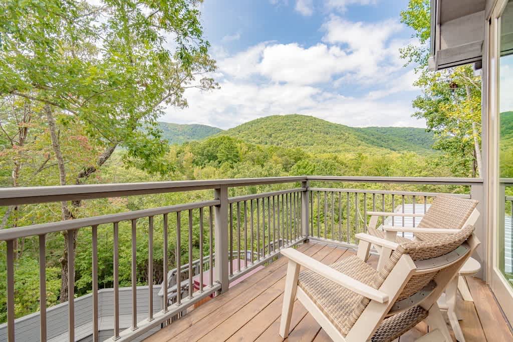 LUXURY LOG CABIN WITH MOUNTAIN VIEW | HOT TUB