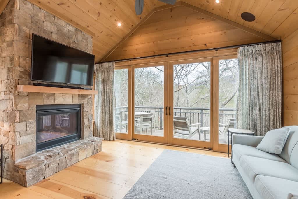 LUXURY LOG CABIN WITH MOUNTAIN VIEW | HOT TUB