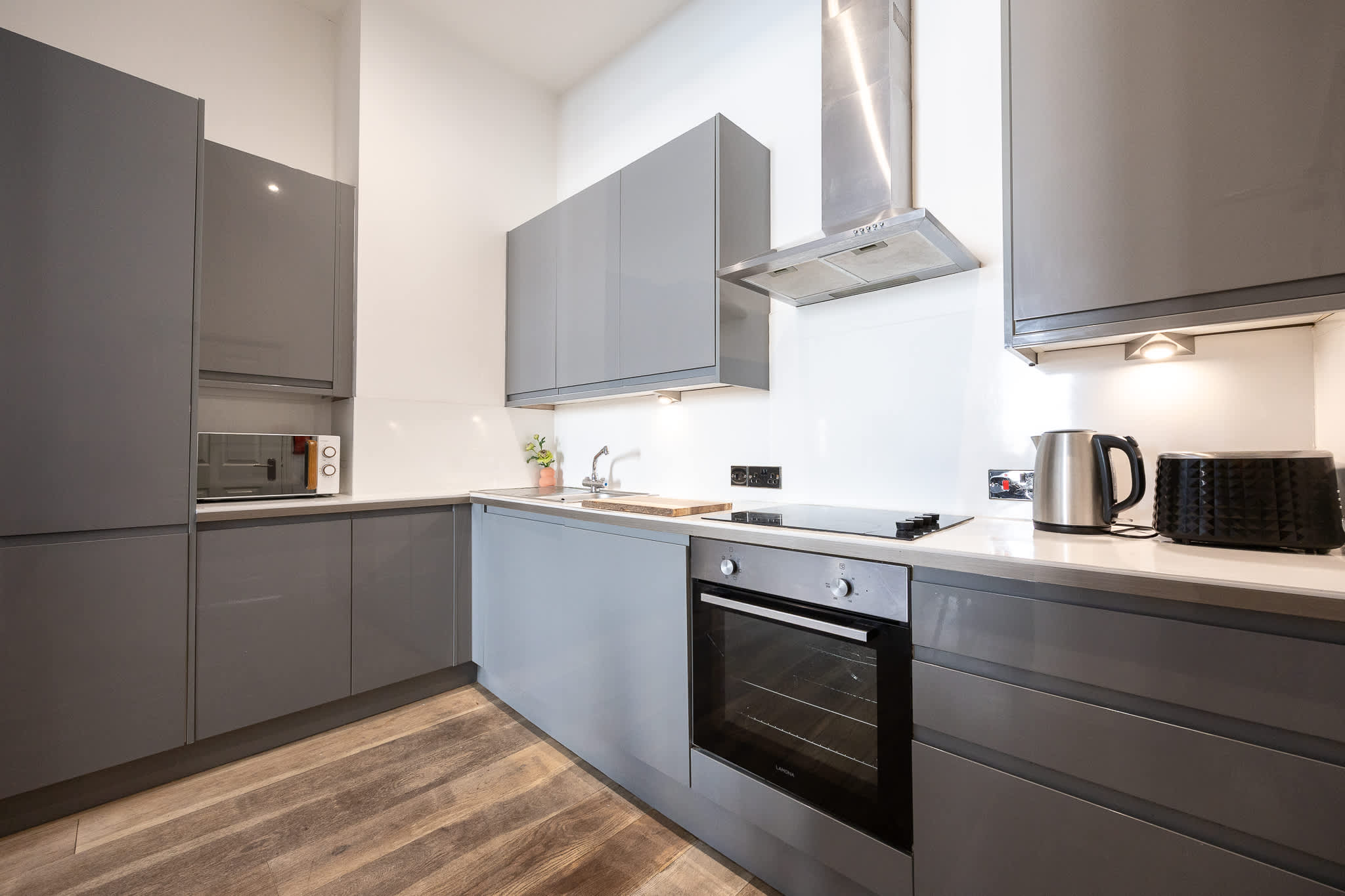 Brighton | Sleeps 13 | Beach Walk & Hove Centre in Western Road 60 BN3 1DA - Property image 13 - VivreStays