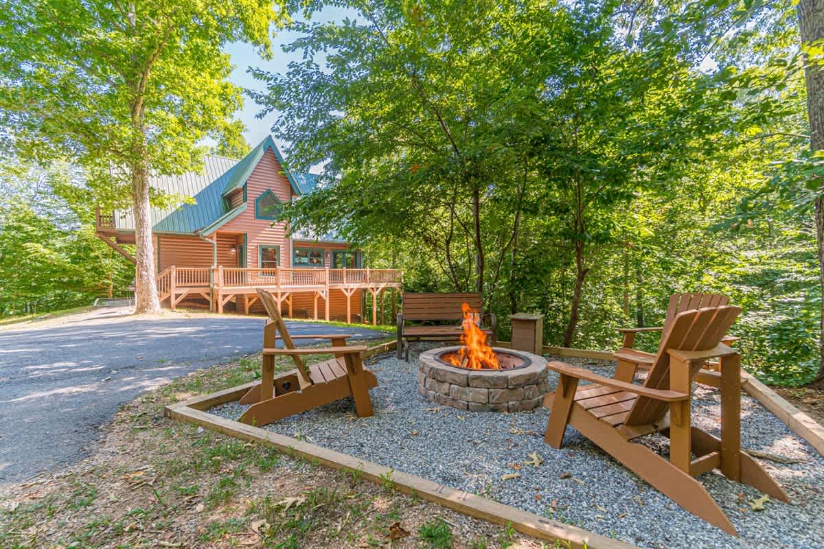 LUXURY SECLUDED LOG CABIN | POOL TABLE | HOT TUB
