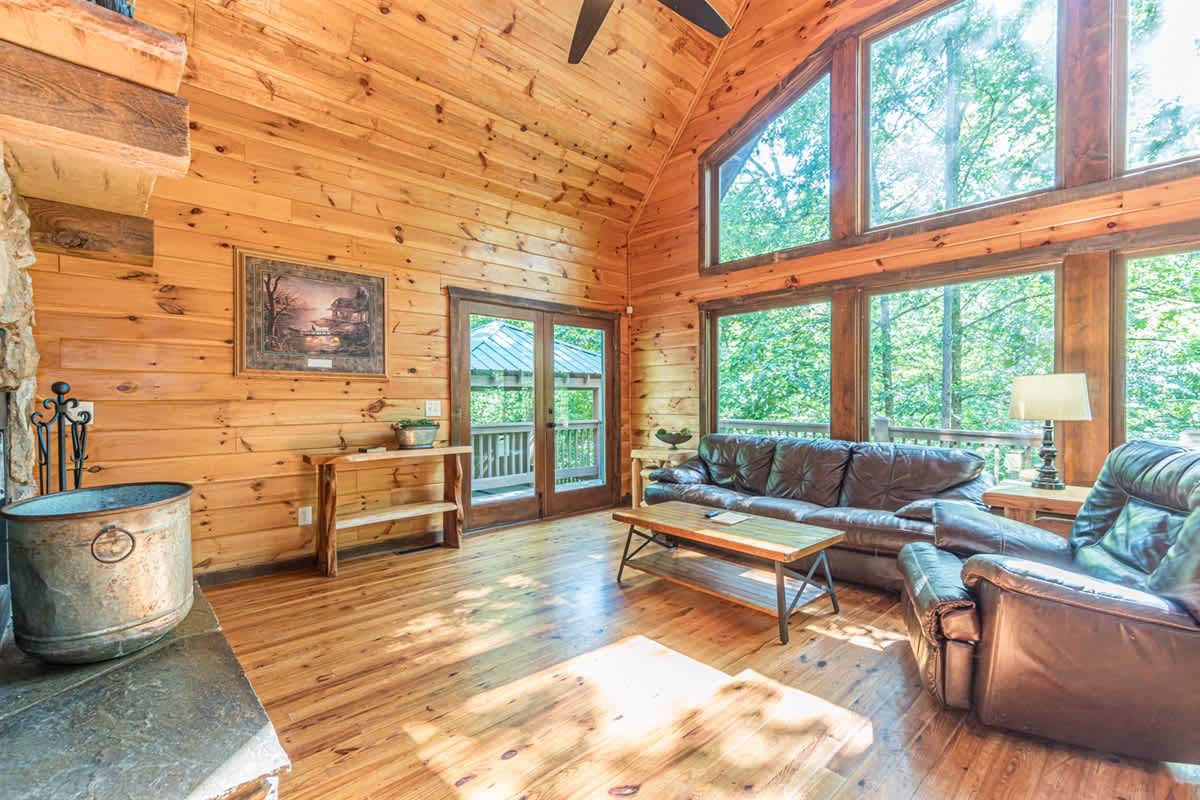 LUXURY SECLUDED LOG CABIN | POOL TABLE | HOT TUB