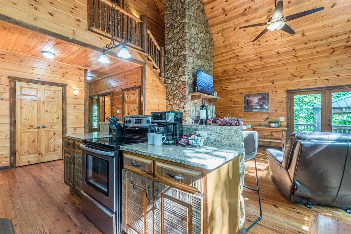 LUXURY SECLUDED LOG CABIN | POOL TABLE | HOT TUB