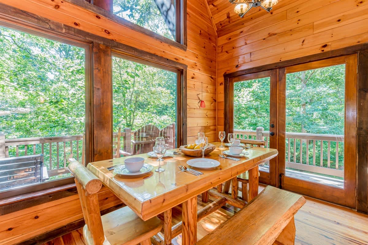 LUXURY SECLUDED LOG CABIN | POOL TABLE | HOT TUB