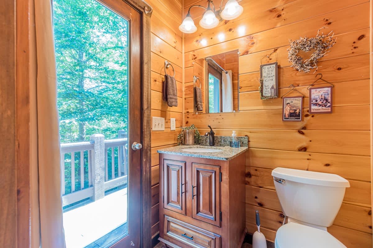 LUXURY SECLUDED LOG CABIN | POOL TABLE | HOT TUB