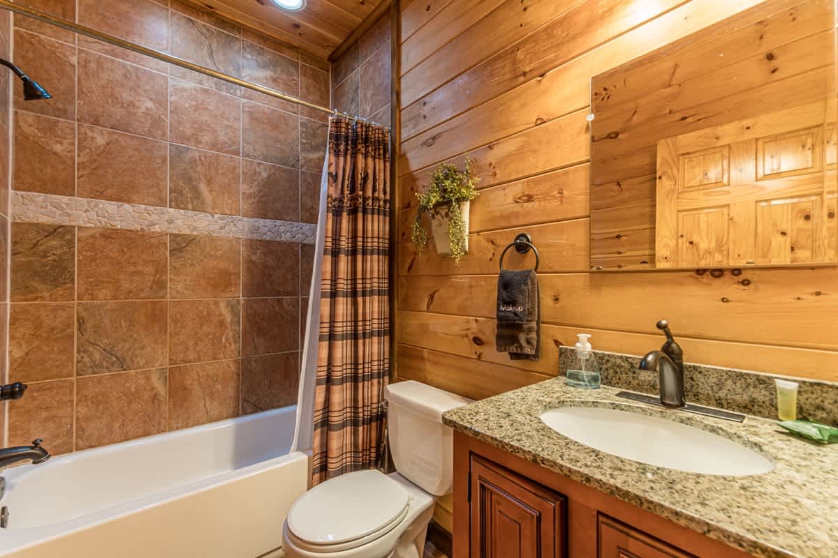 LUXURY SECLUDED LOG CABIN | POOL TABLE | HOT TUB