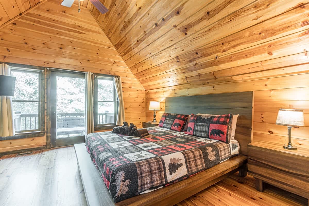 LUXURY SECLUDED LOG CABIN | POOL TABLE | HOT TUB