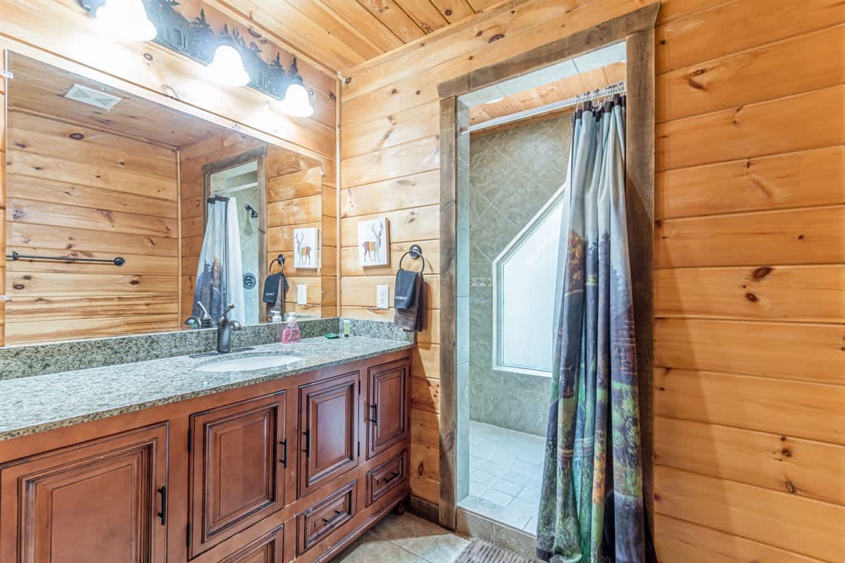 LUXURY SECLUDED LOG CABIN | POOL TABLE | HOT TUB