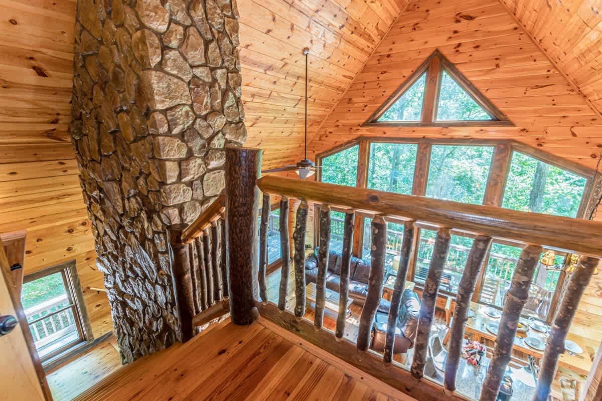 LUXURY SECLUDED LOG CABIN | POOL TABLE | HOT TUB
