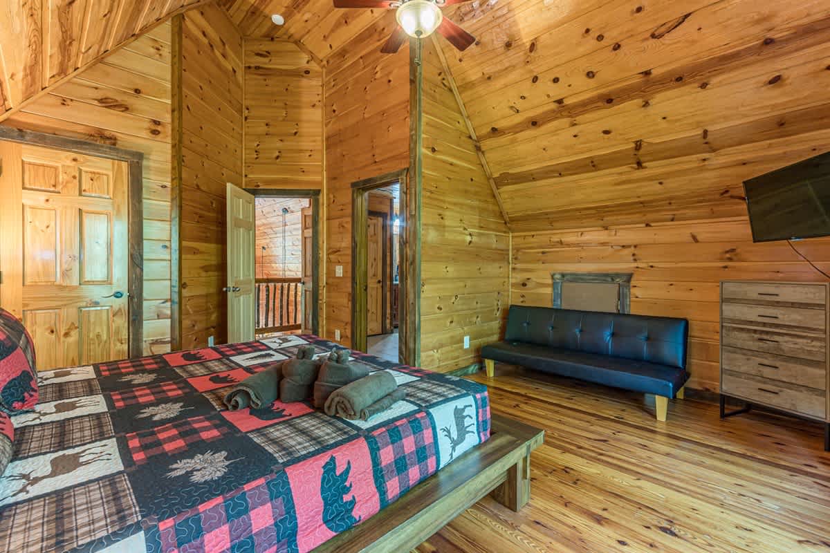 LUXURY SECLUDED LOG CABIN | POOL TABLE | HOT TUB