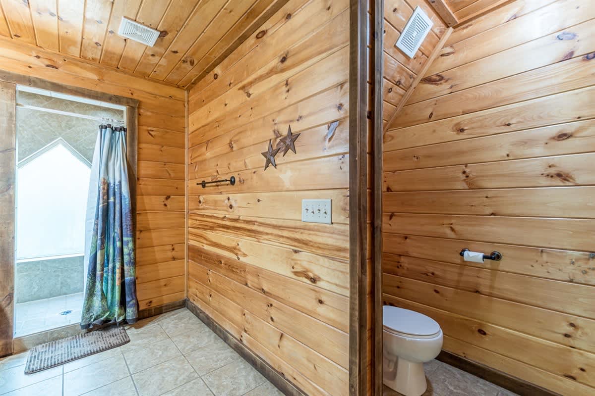 LUXURY SECLUDED LOG CABIN | POOL TABLE | HOT TUB