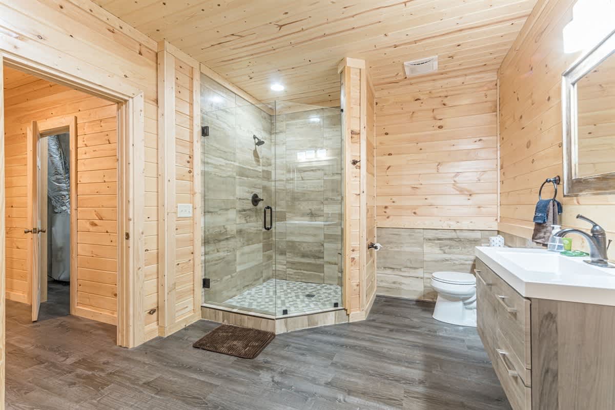 LUXURY SECLUDED LOG CABIN | POOL TABLE | HOT TUB