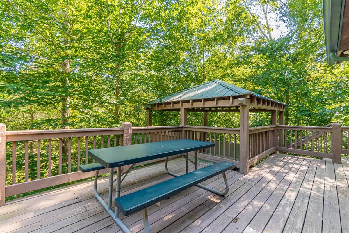 LUXURY SECLUDED LOG CABIN | POOL TABLE | HOT TUB