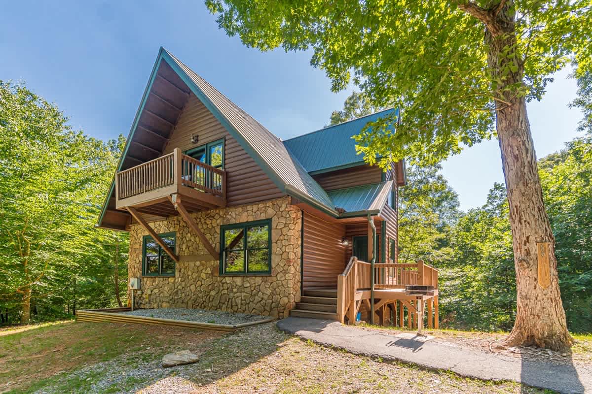 LUXURY SECLUDED LOG CABIN | POOL TABLE | HOT TUB