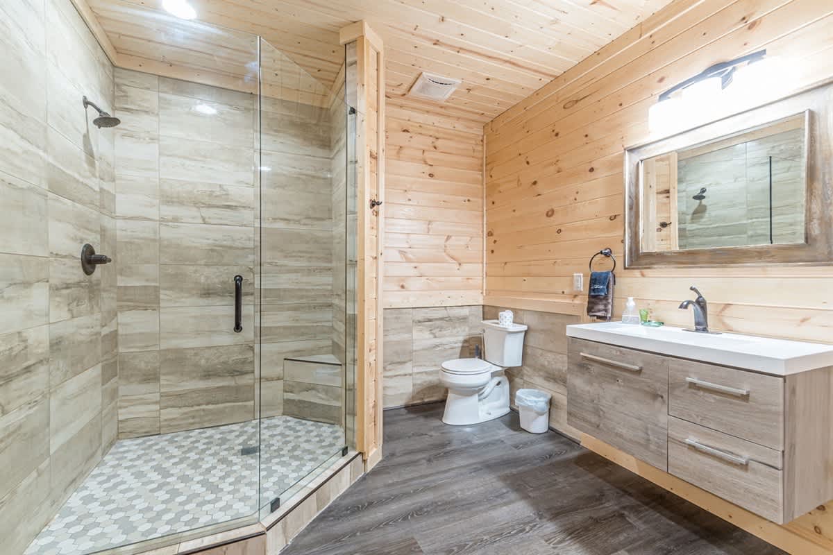 LUXURY SECLUDED LOG CABIN | POOL TABLE | HOT TUB