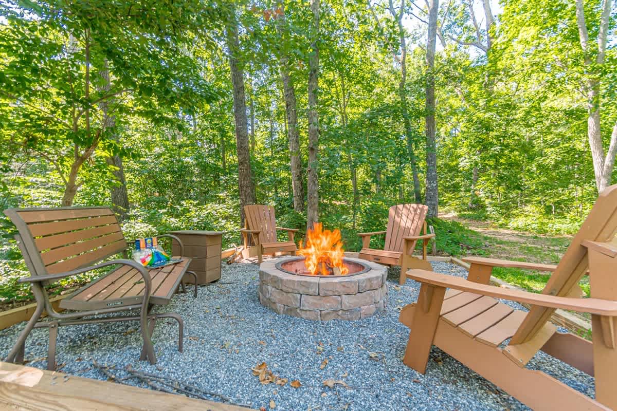 LUXURY SECLUDED LOG CABIN | POOL TABLE | HOT TUB