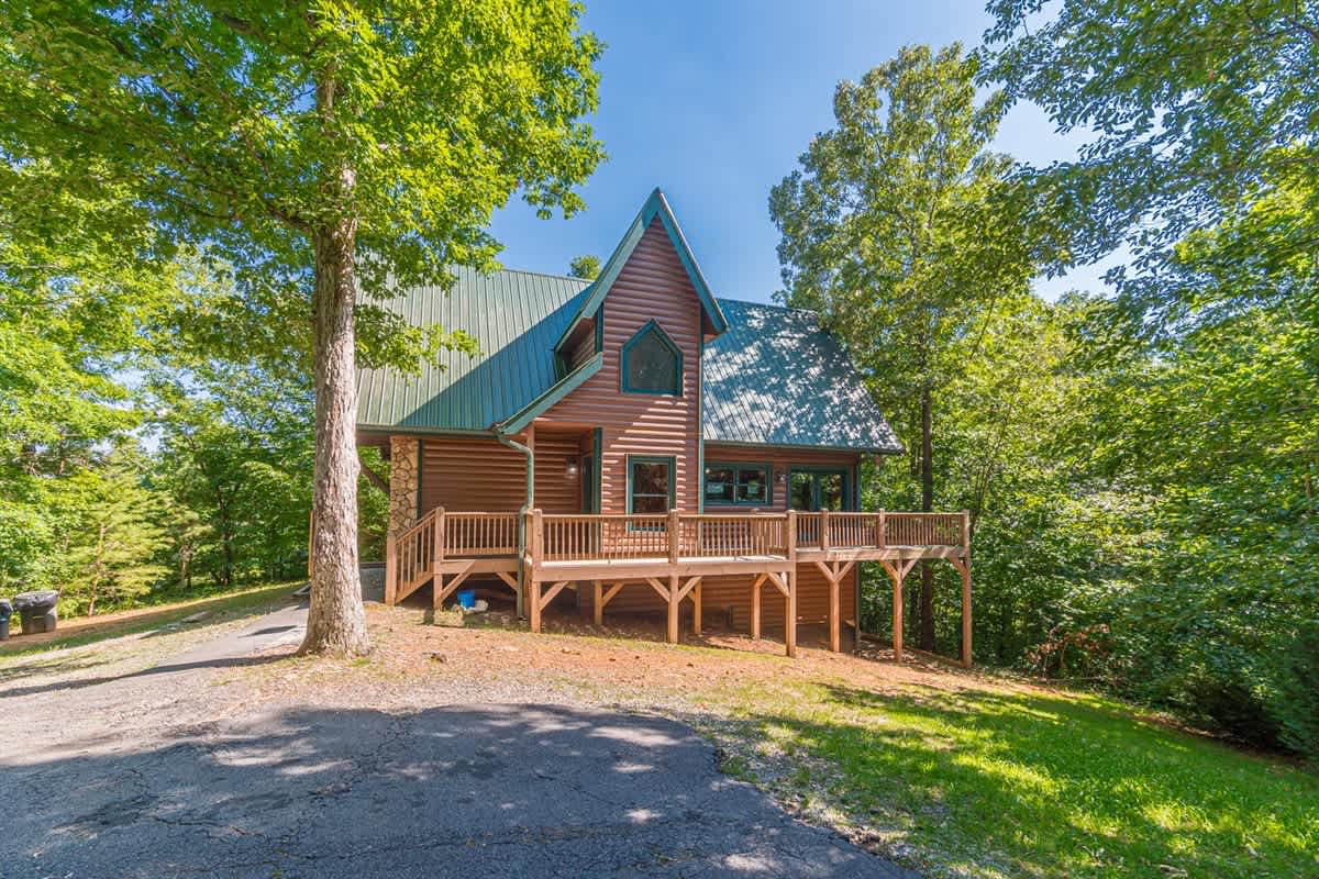 LUXURY SECLUDED LOG CABIN | POOL TABLE | HOT TUB