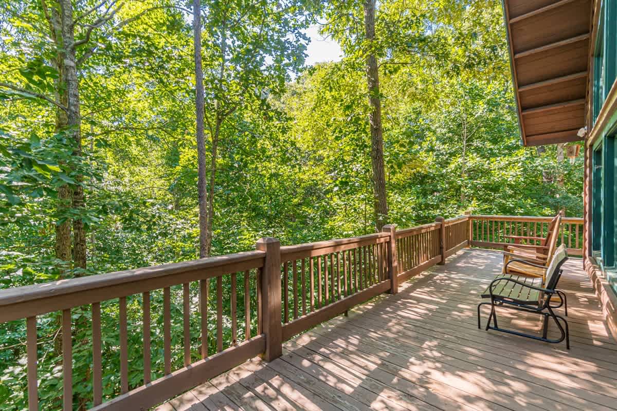 LUXURY SECLUDED LOG CABIN | POOL TABLE | HOT TUB