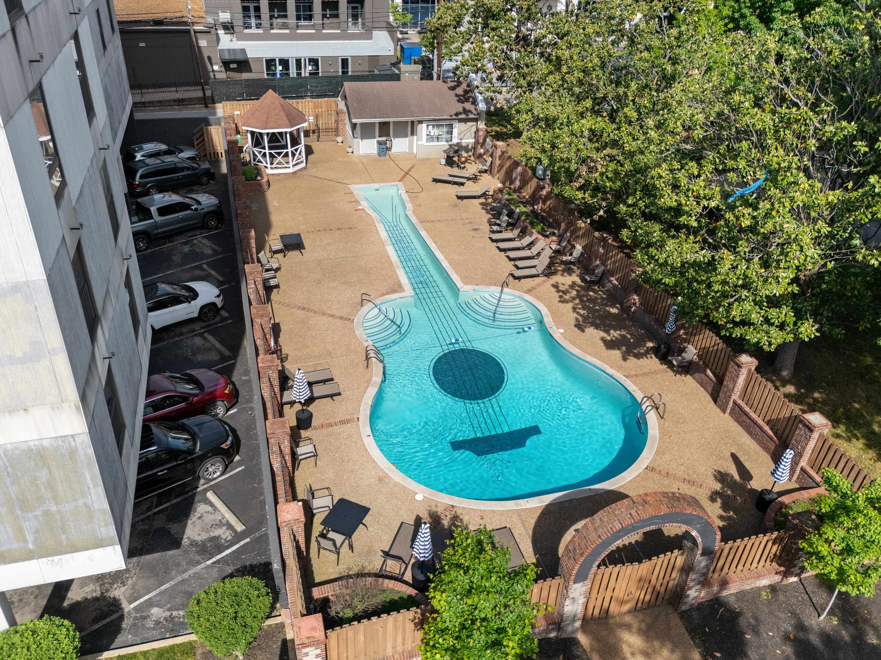 Guitar Pool Condo Ā· Historic Music Row Ā· Sleeps 6