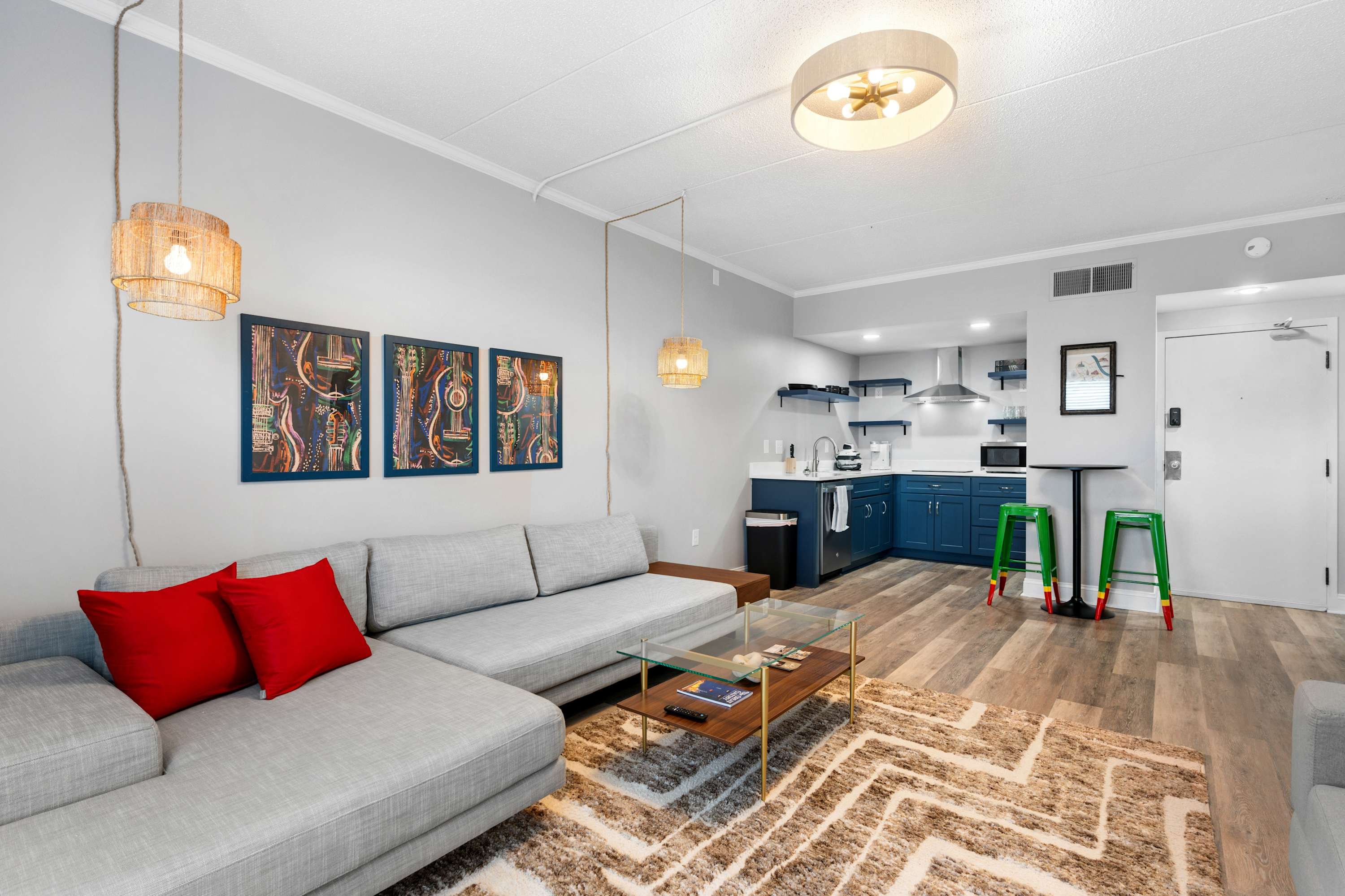 Guitar Pool Condo Ā· Historic Music Row Ā· Sleeps 6