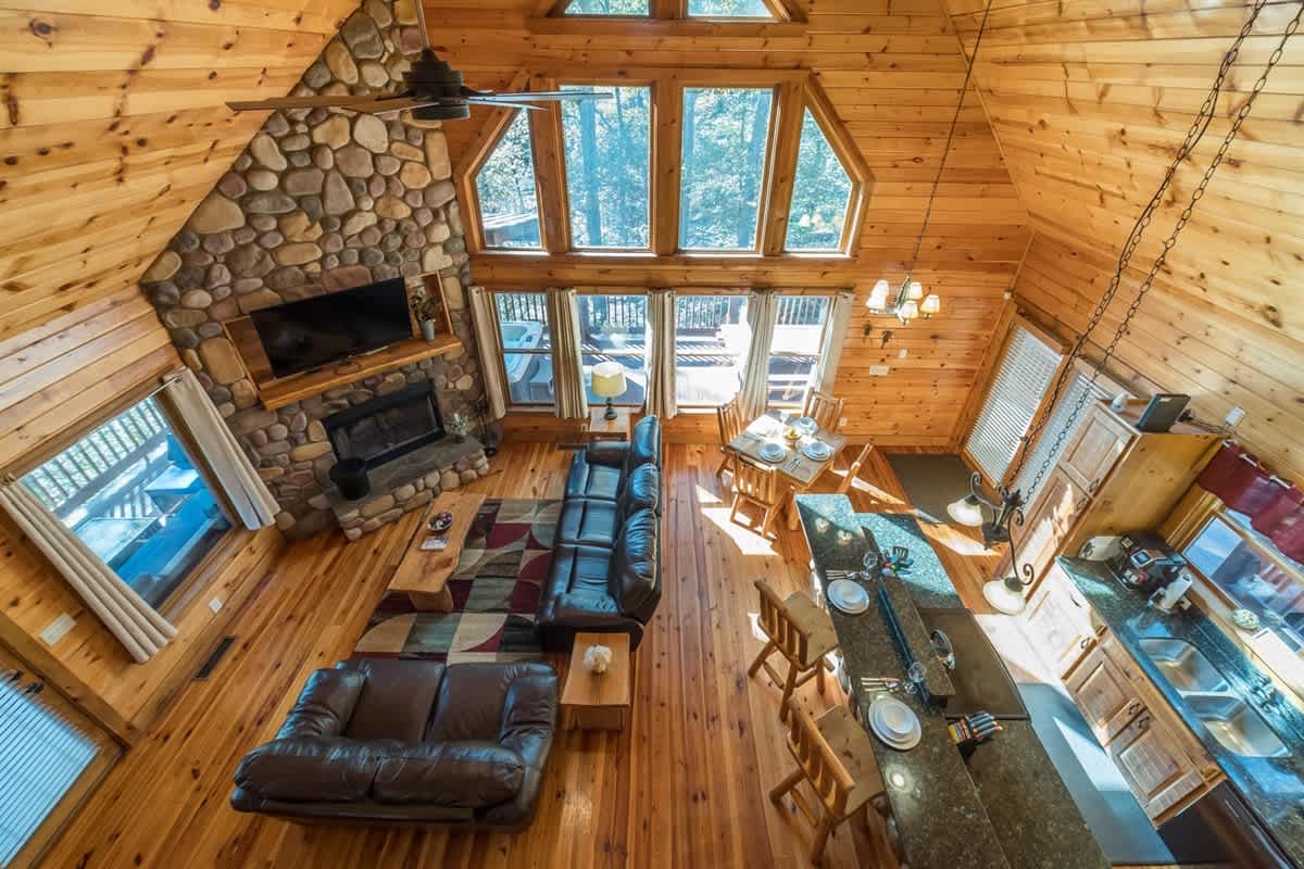 FALLING LEAF LODGE | LUXURY SECLUDED LOG CABIN