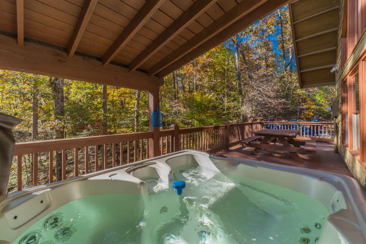 FALLING LEAF LODGE | LUXURY SECLUDED LOG CABIN