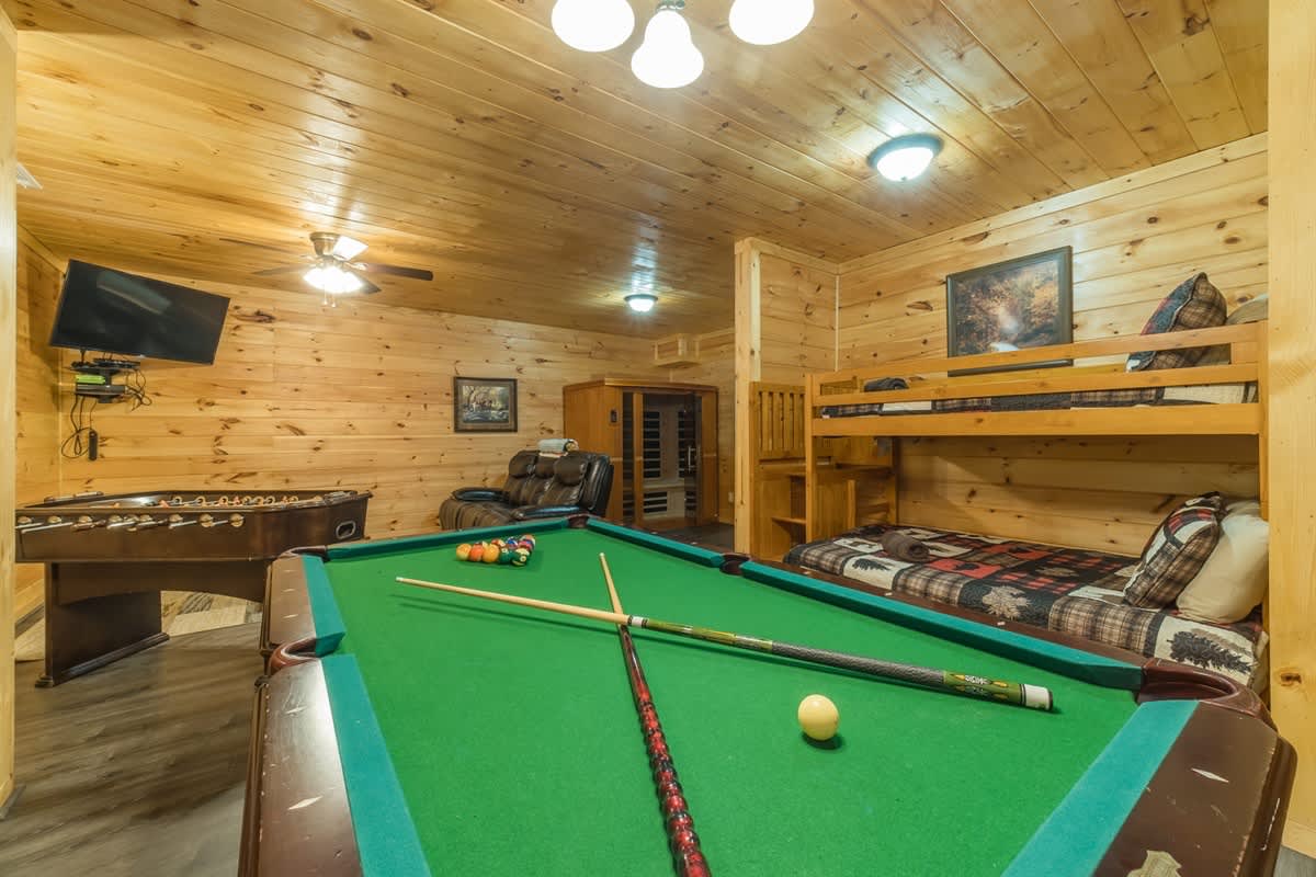 FALLING LEAF LODGE | LUXURY SECLUDED LOG CABIN