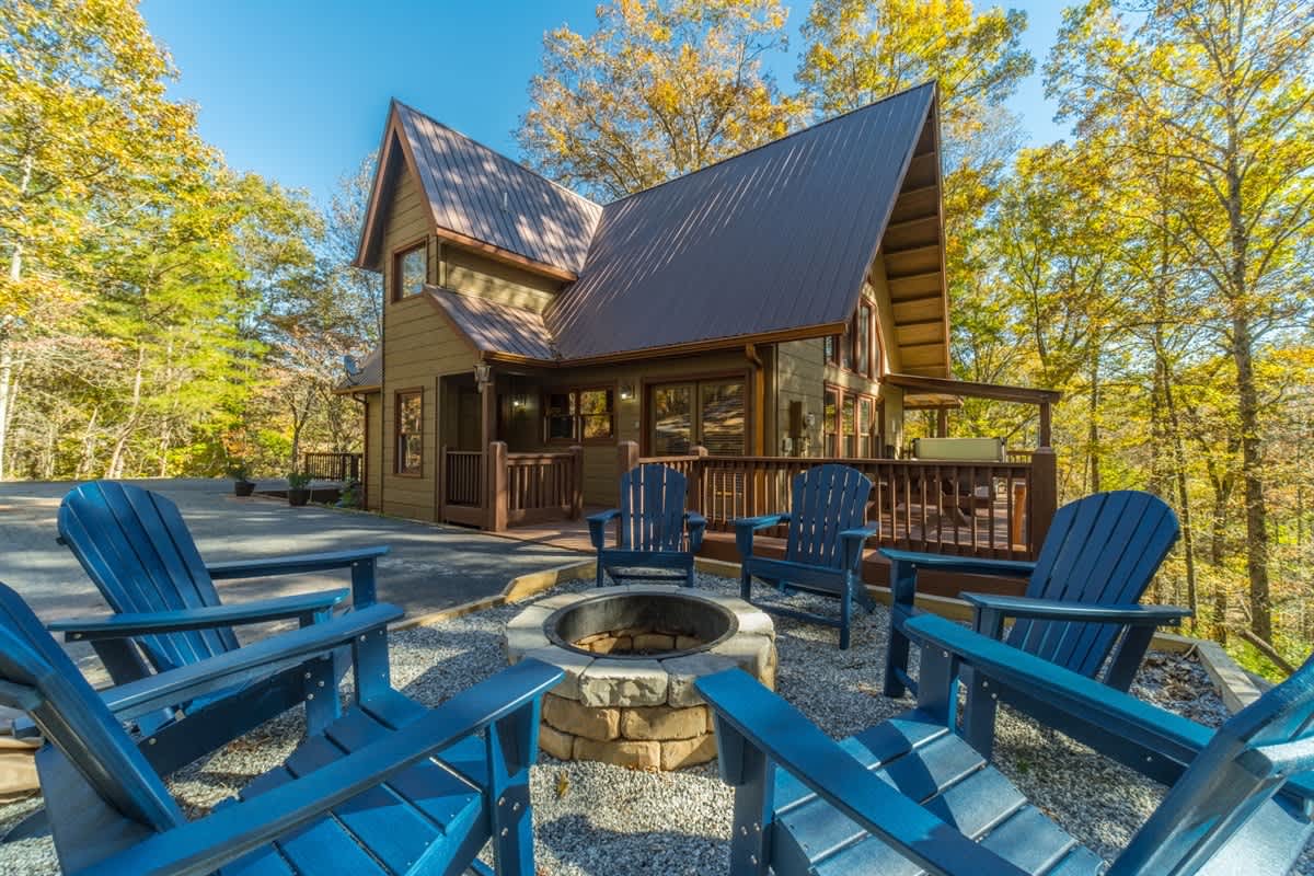 FALLING LEAF LODGE | LUXURY SECLUDED LOG CABIN
