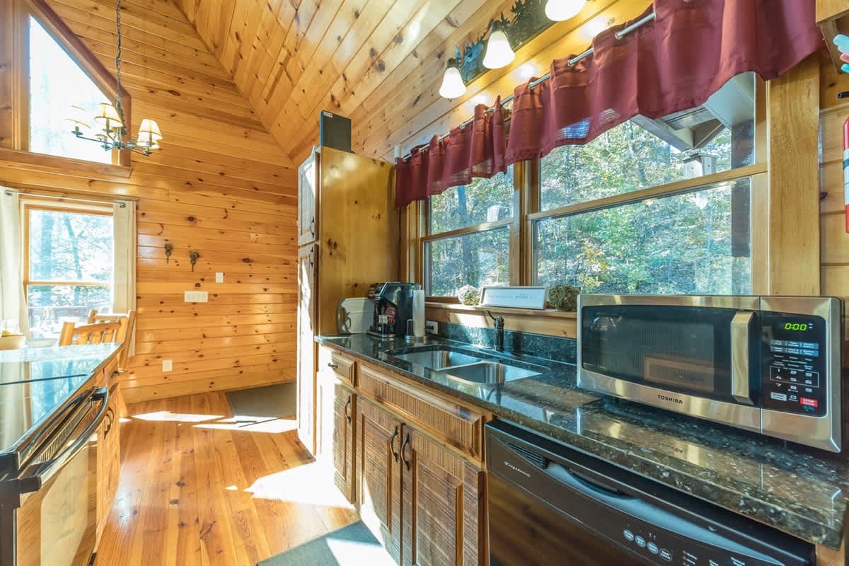 FALLING LEAF LODGE | LUXURY SECLUDED LOG CABIN