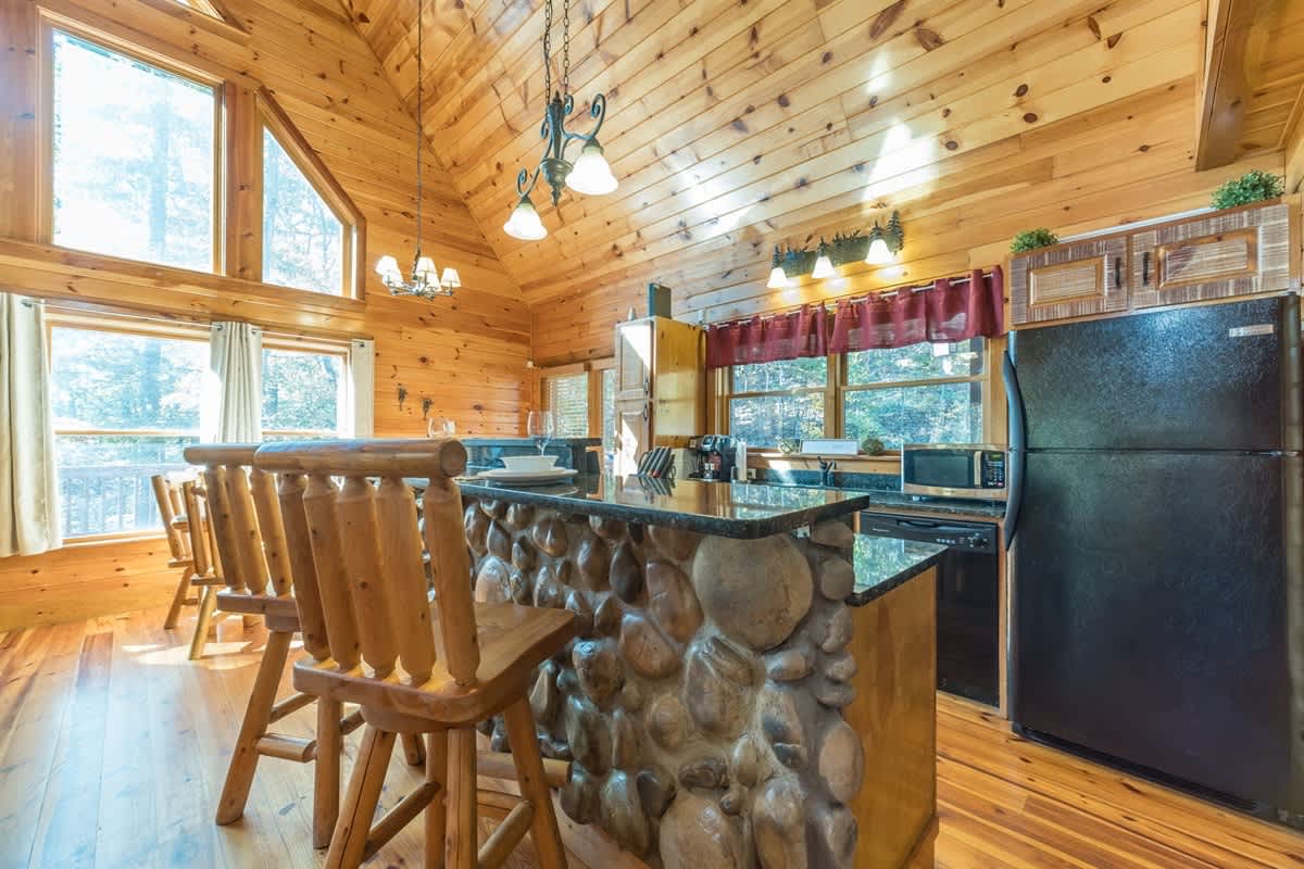 FALLING LEAF LODGE | LUXURY SECLUDED LOG CABIN