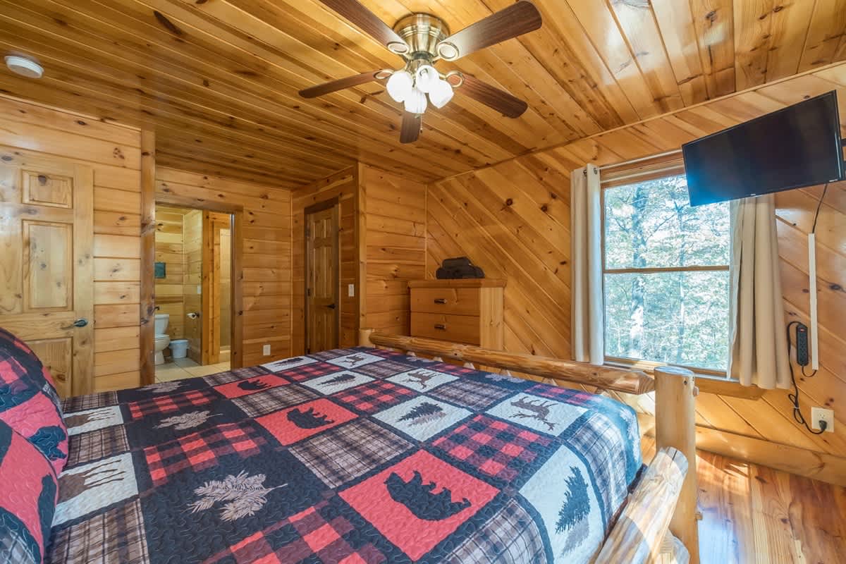 FALLING LEAF LODGE | LUXURY SECLUDED LOG CABIN