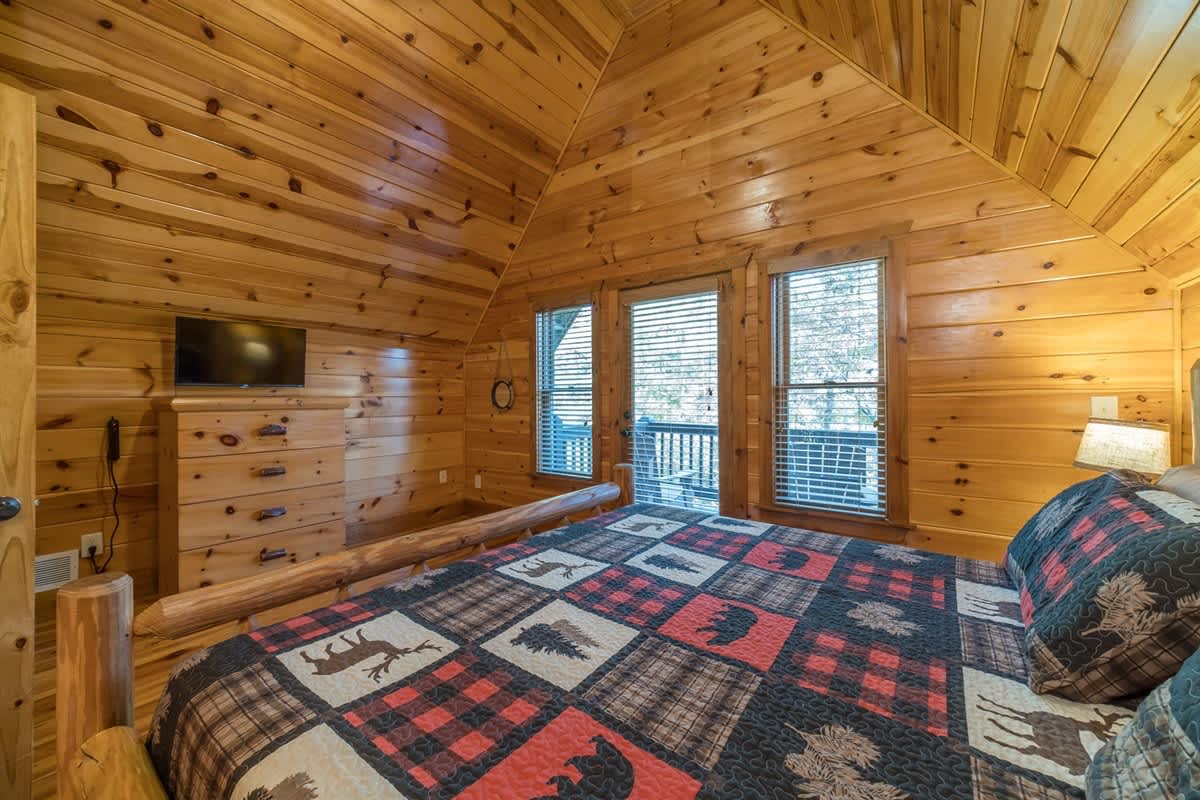 FALLING LEAF LODGE | LUXURY SECLUDED LOG CABIN