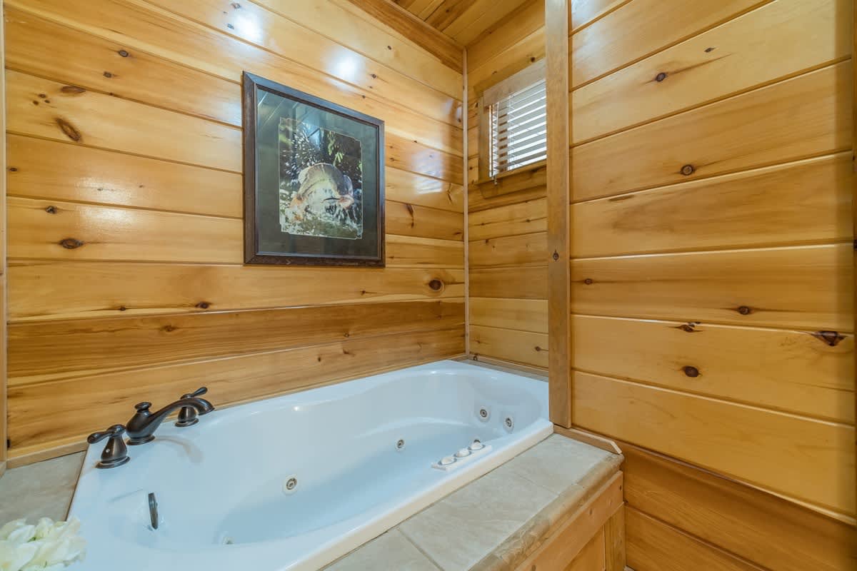 FALLING LEAF LODGE | LUXURY SECLUDED LOG CABIN