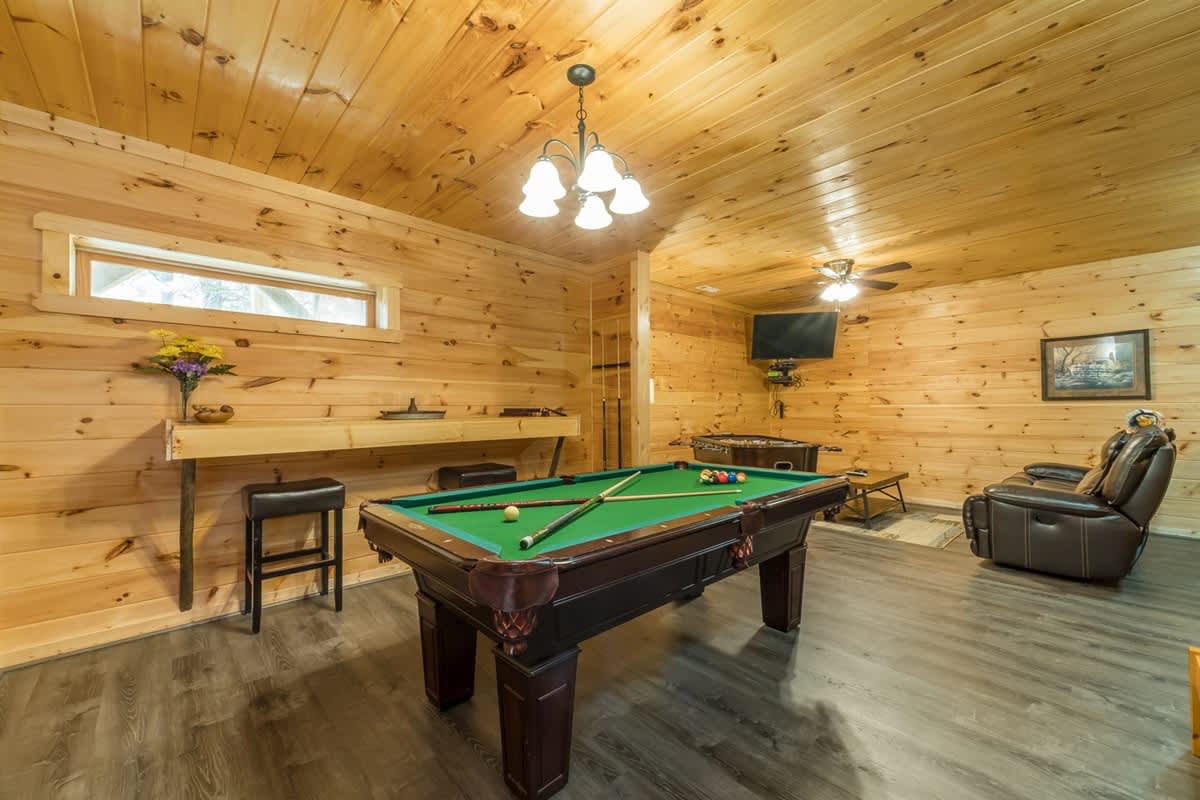 FALLING LEAF LODGE | LUXURY SECLUDED LOG CABIN