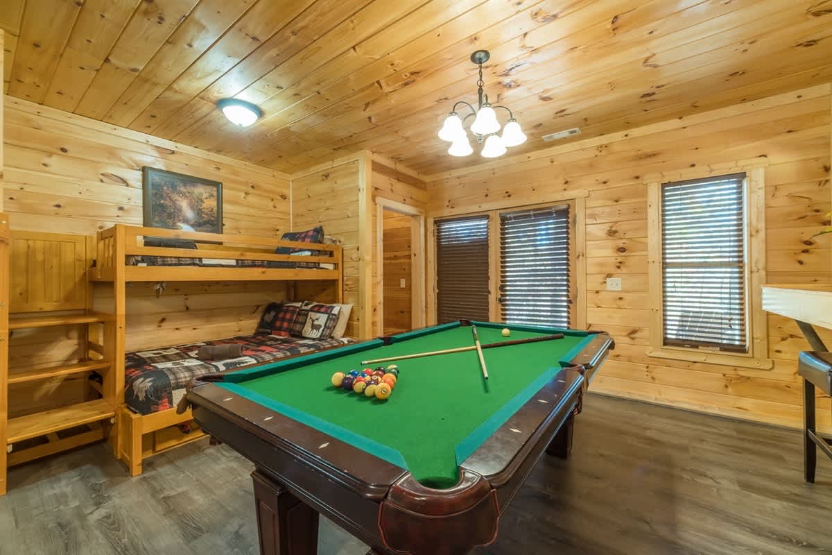 FALLING LEAF LODGE | LUXURY SECLUDED LOG CABIN