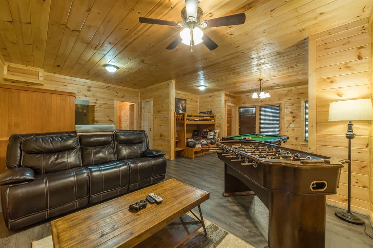 FALLING LEAF LODGE | LUXURY SECLUDED LOG CABIN