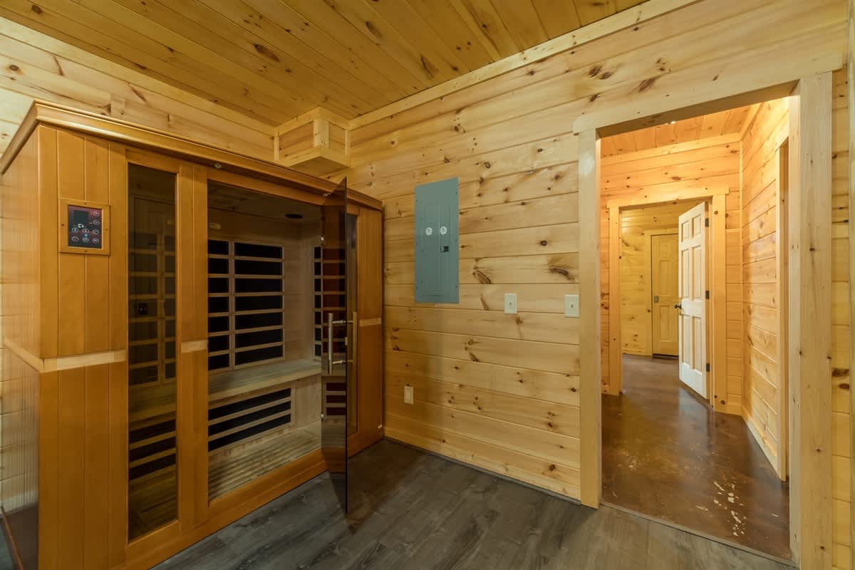 FALLING LEAF LODGE | LUXURY SECLUDED LOG CABIN