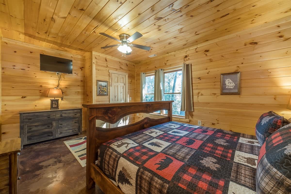 FALLING LEAF LODGE | LUXURY SECLUDED LOG CABIN