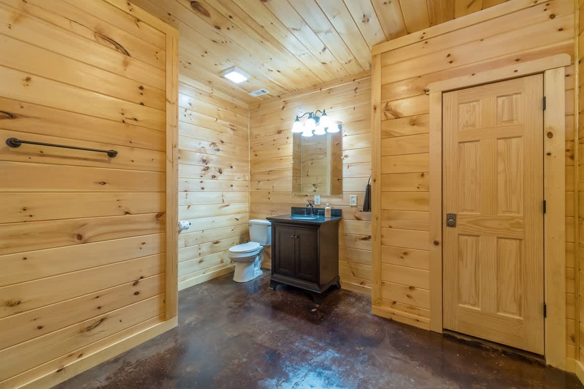 FALLING LEAF LODGE | LUXURY SECLUDED LOG CABIN