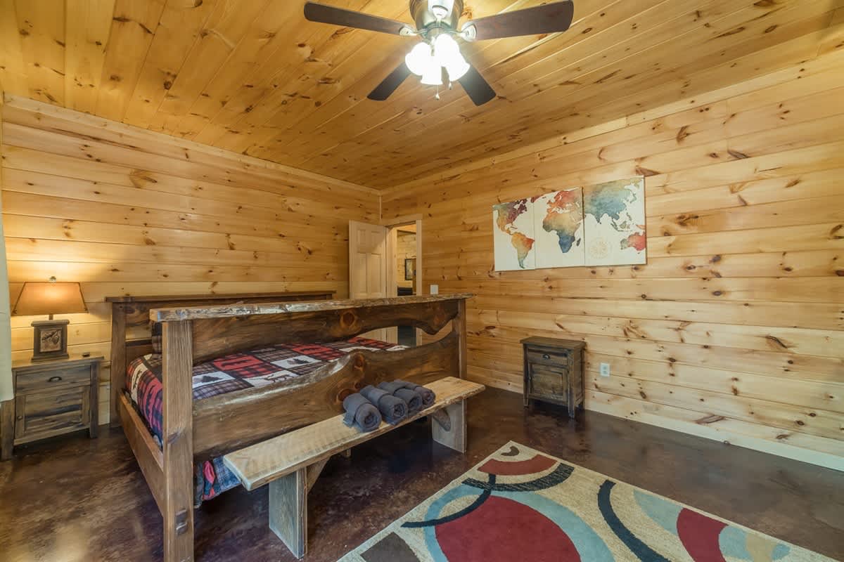 FALLING LEAF LODGE | LUXURY SECLUDED LOG CABIN