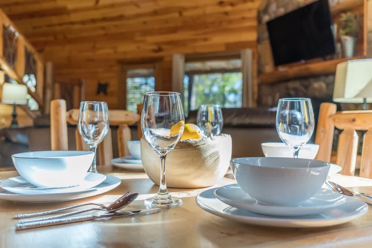 FALLING LEAF LODGE | LUXURY SECLUDED LOG CABIN
