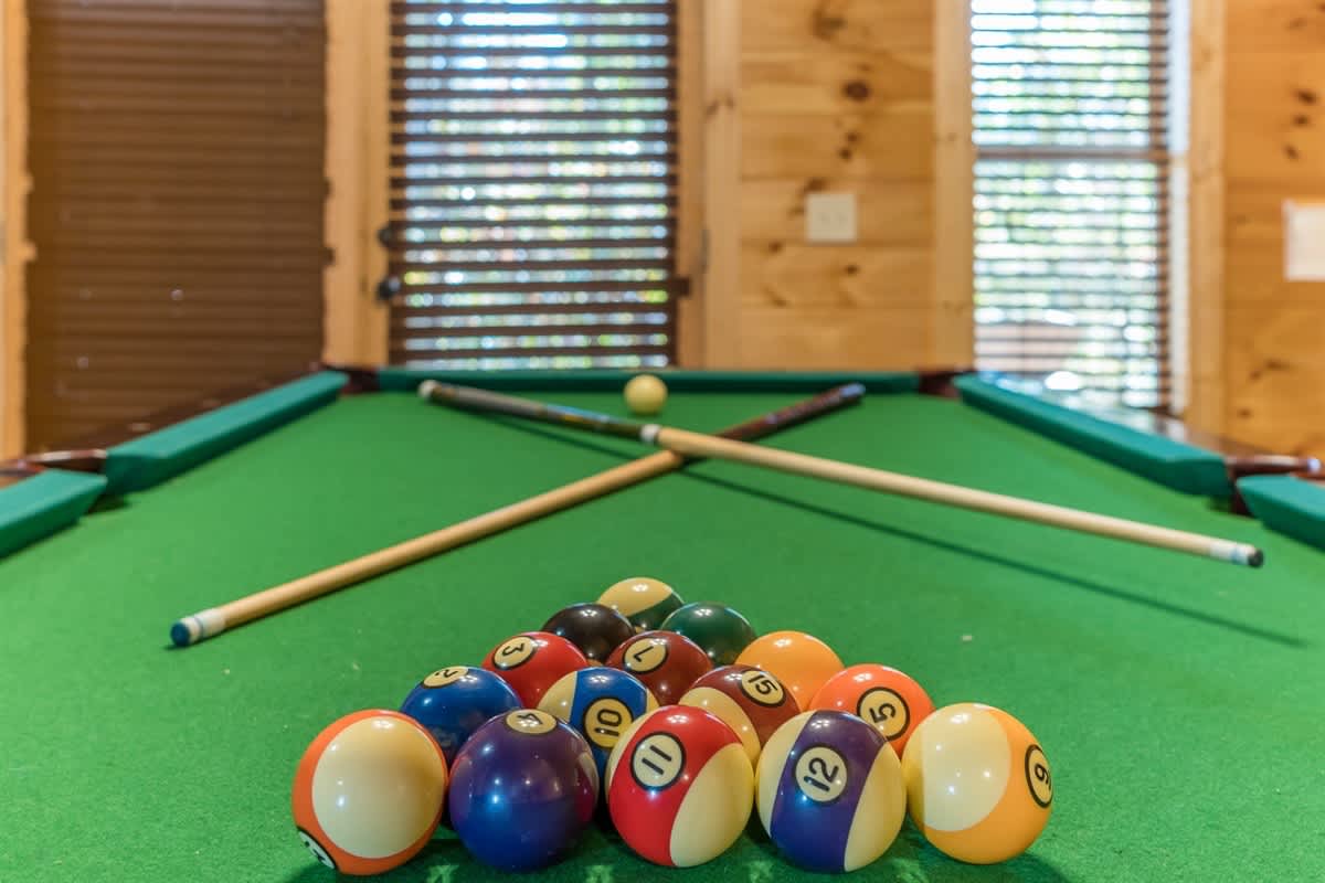 FALLING LEAF LODGE | LUXURY SECLUDED LOG CABIN