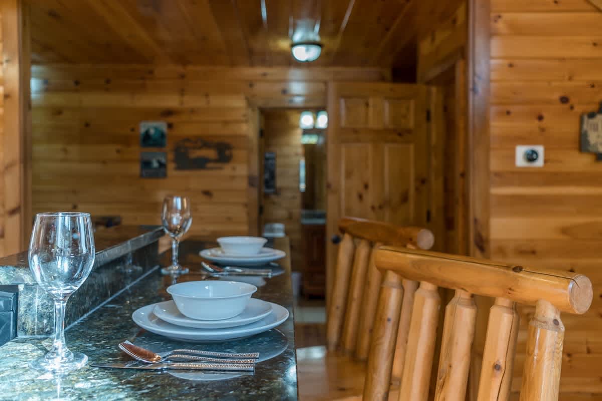 FALLING LEAF LODGE | LUXURY SECLUDED LOG CABIN