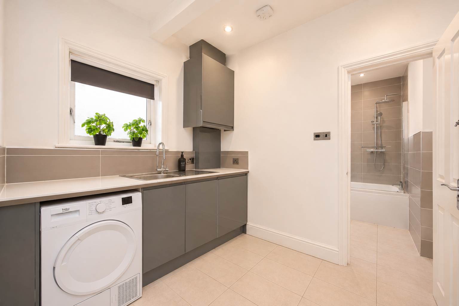 Brighton | Sleeps 13 | Beach Walk & Hove Centre in Western Road 60 BN3 1DA - Property image 18 - VivreStays