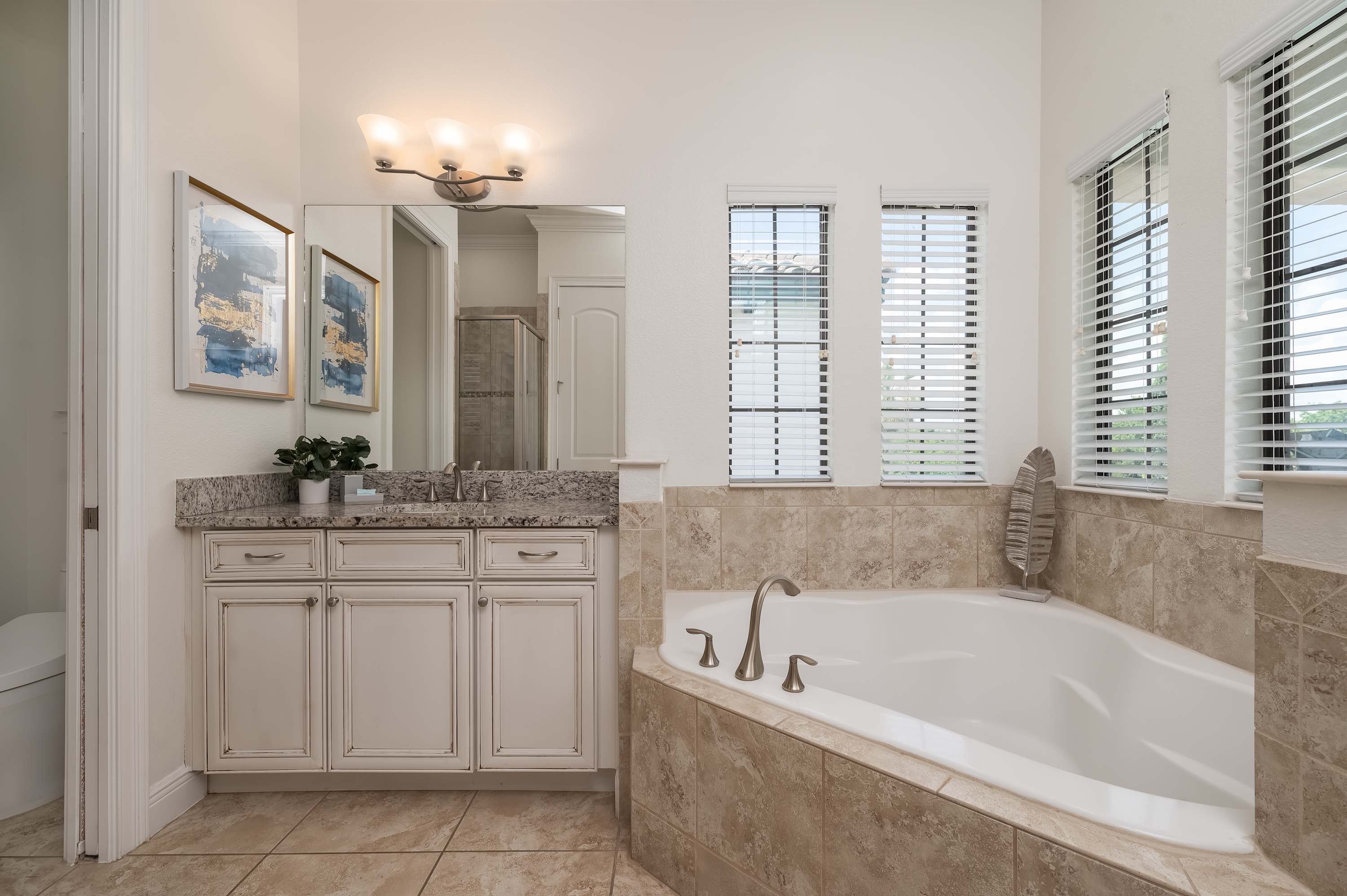 Family villa w/pool & game room