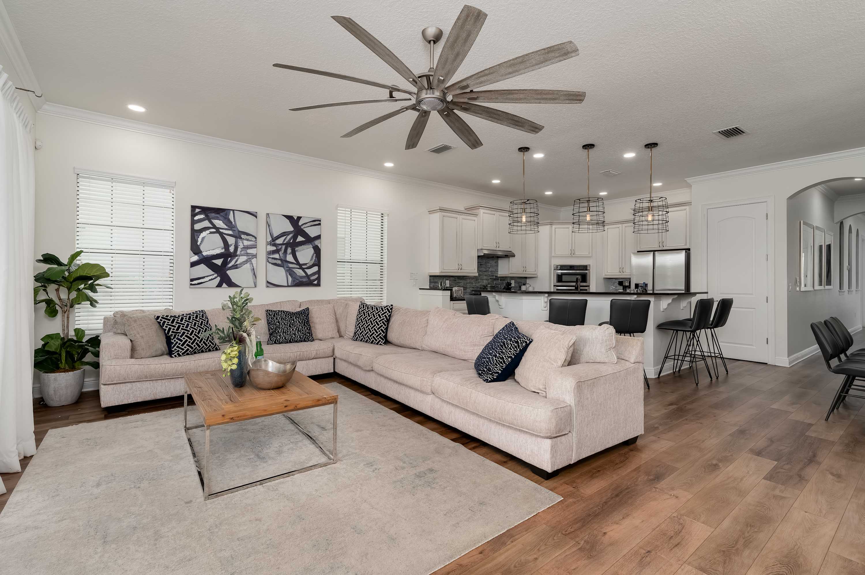 Family villa w/pool & game room