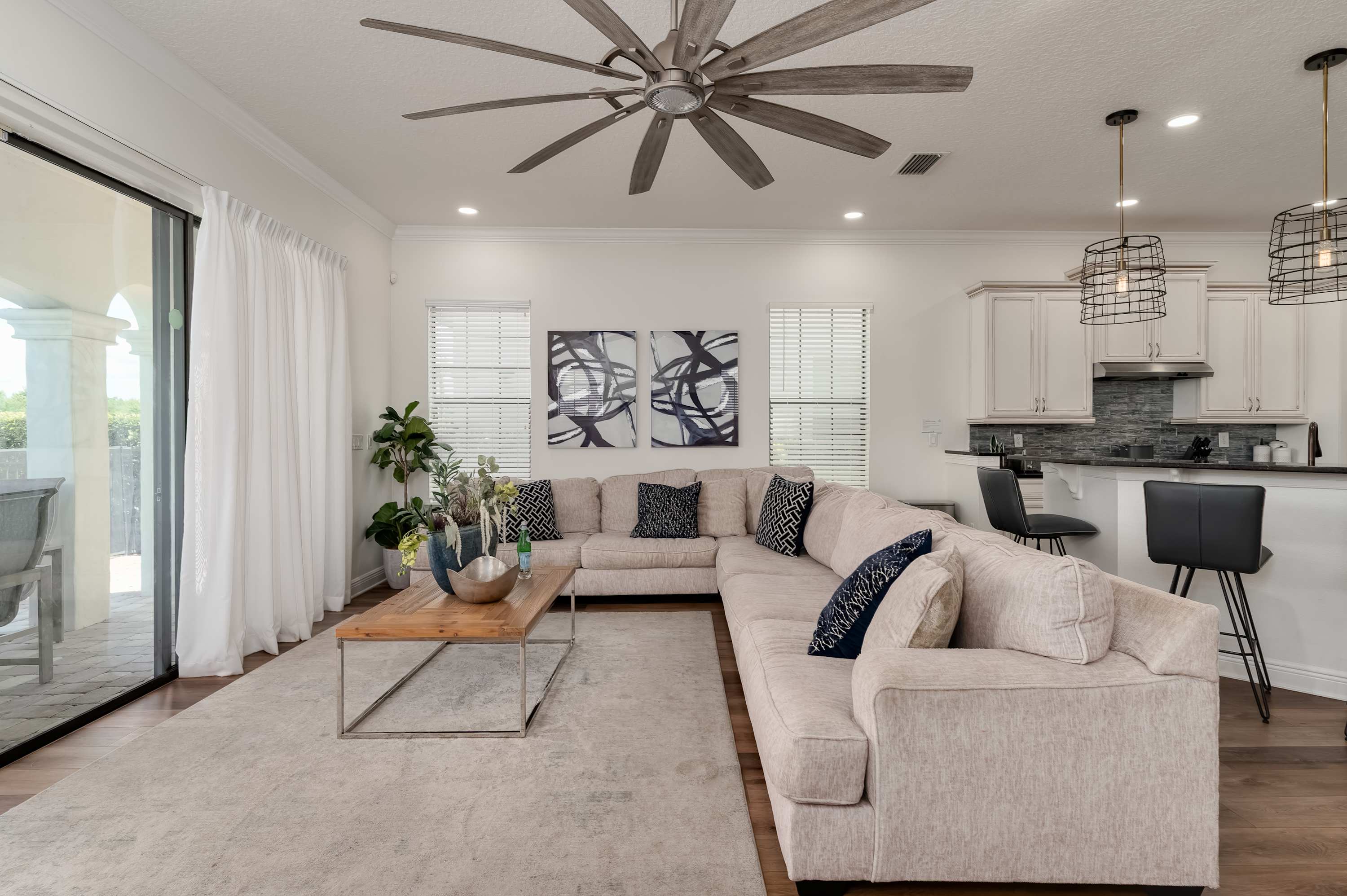 Family villa w/pool & game room