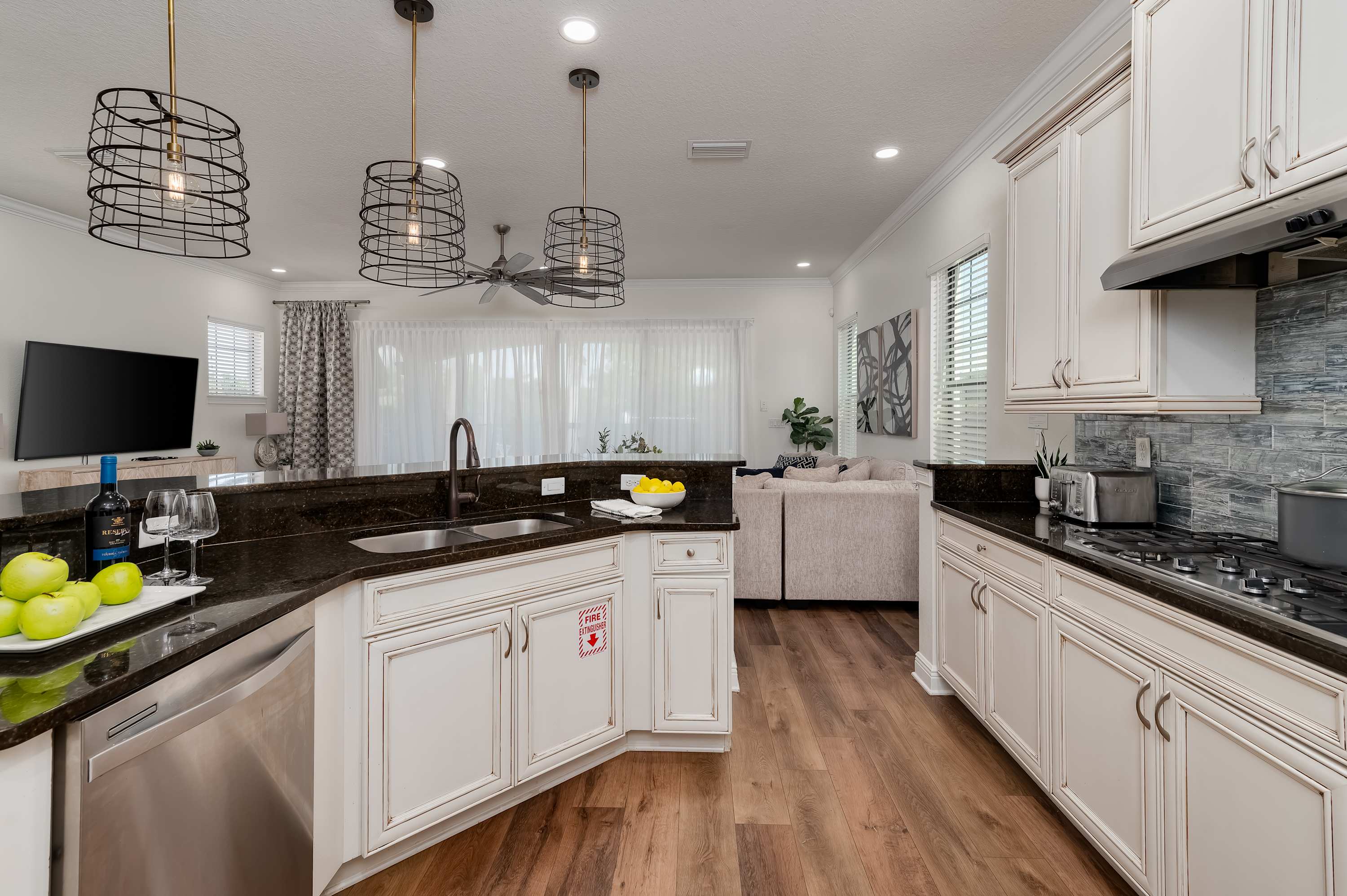 Family villa w/pool & game room