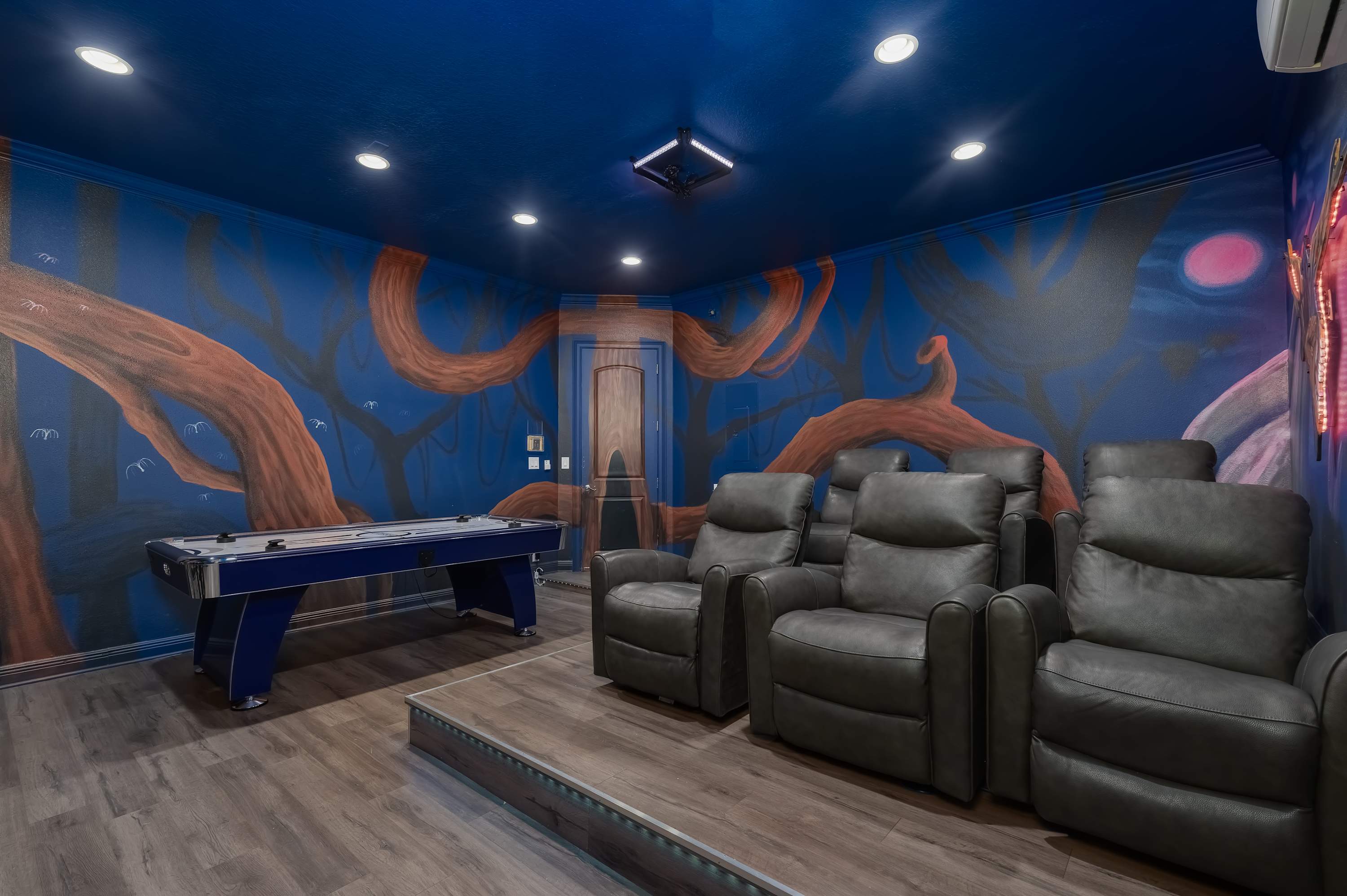 Family villa w/pool & game room