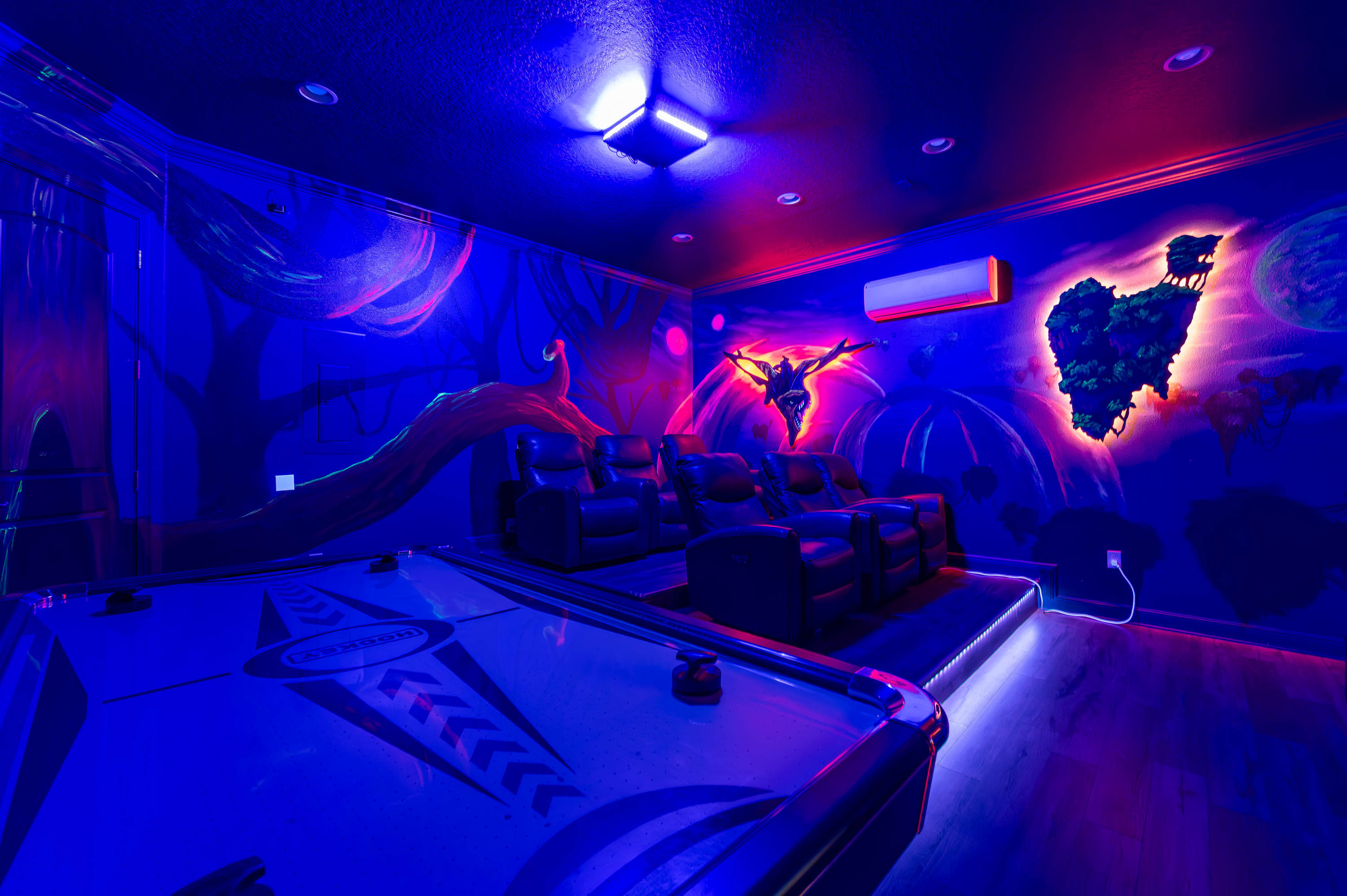 Family villa w/pool & game room