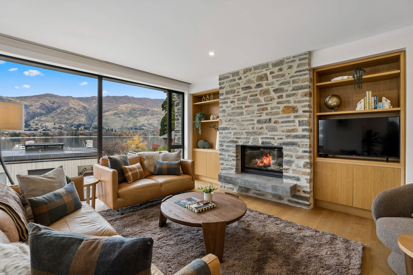 Lakeside Bliss Luxury 3 Bedroom Apartment